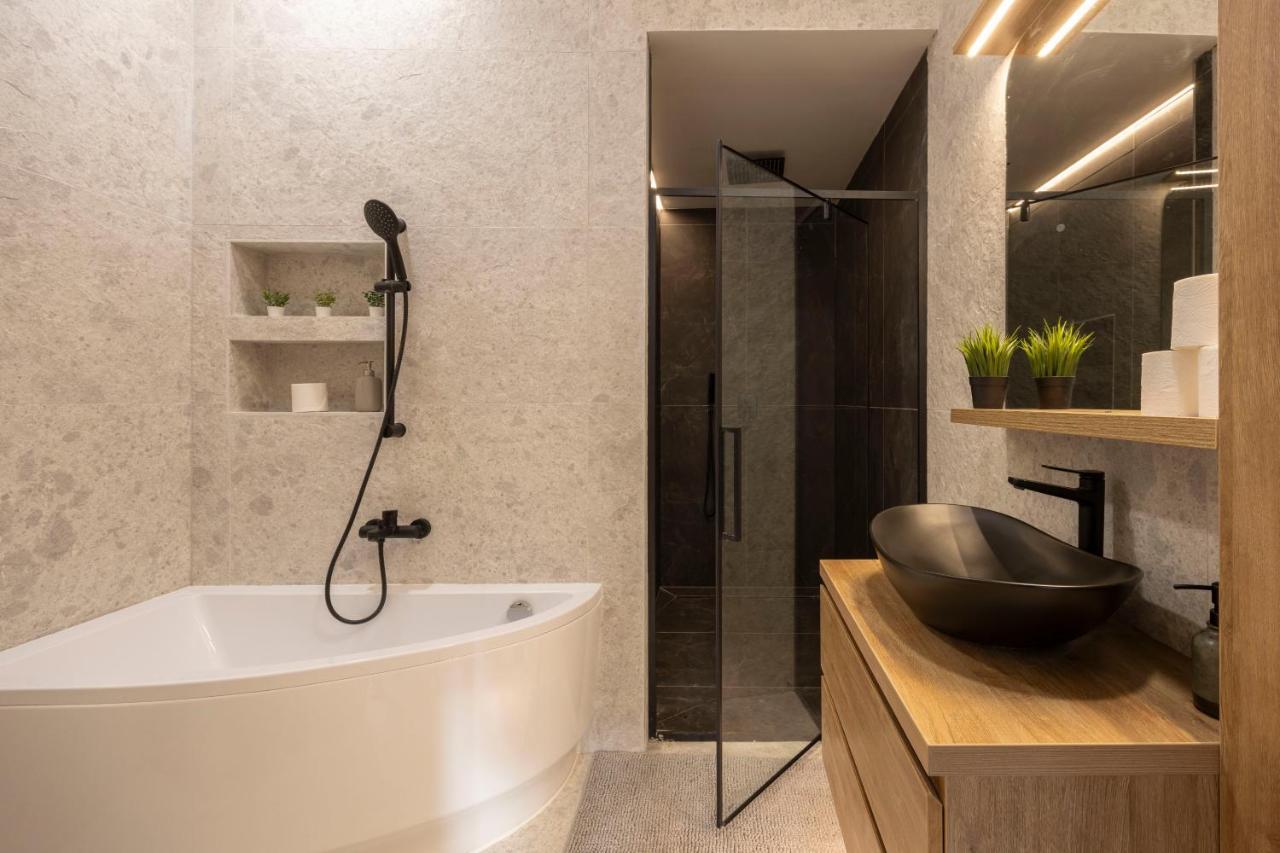 בודפשט Luxurious & Spacious Central Residence With Balcony מראה חיצוני תמונה