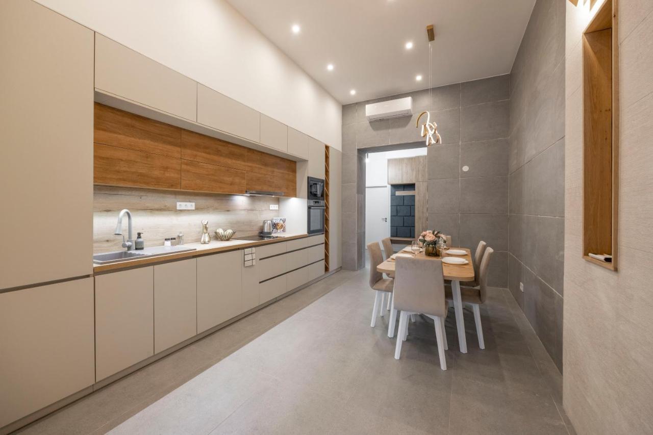 בודפשט Luxurious & Spacious Central Residence With Balcony מראה חיצוני תמונה