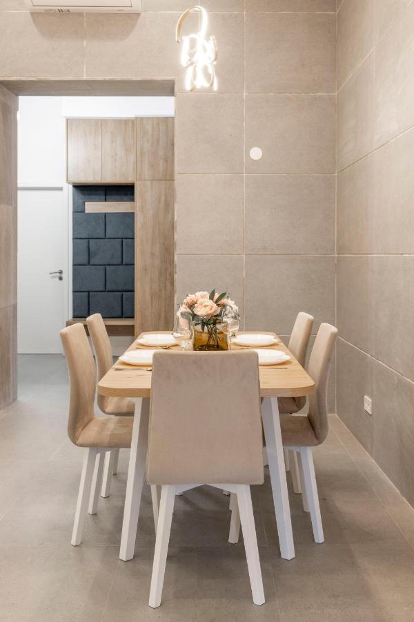 בודפשט Luxurious & Spacious Central Residence With Balcony מראה חיצוני תמונה